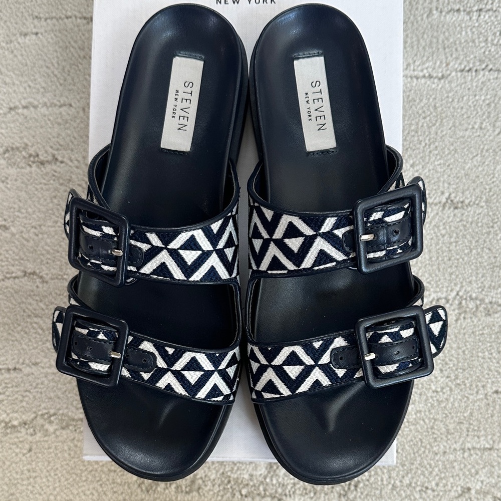 NIB leather Steven Navy & White Geometric Buckle Slide Sandals